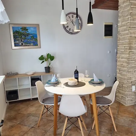Sea View Apartment *