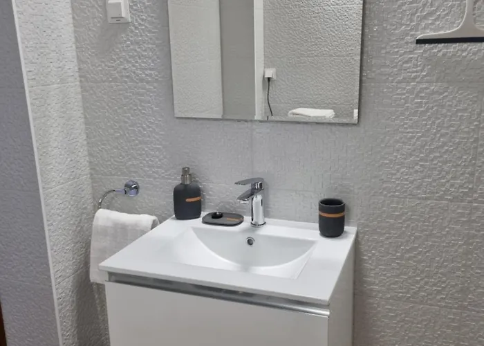 Sea View Apartment *