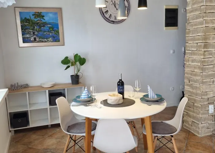 Sea View Apartment *