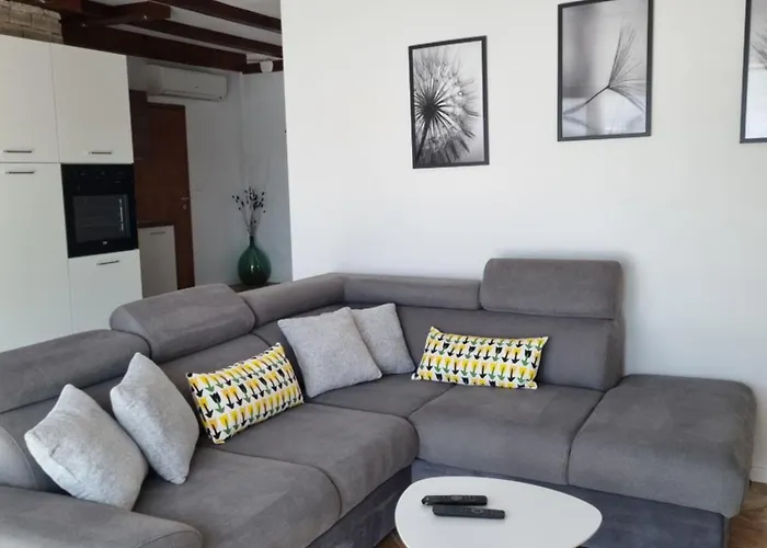 Sea View Apartment *